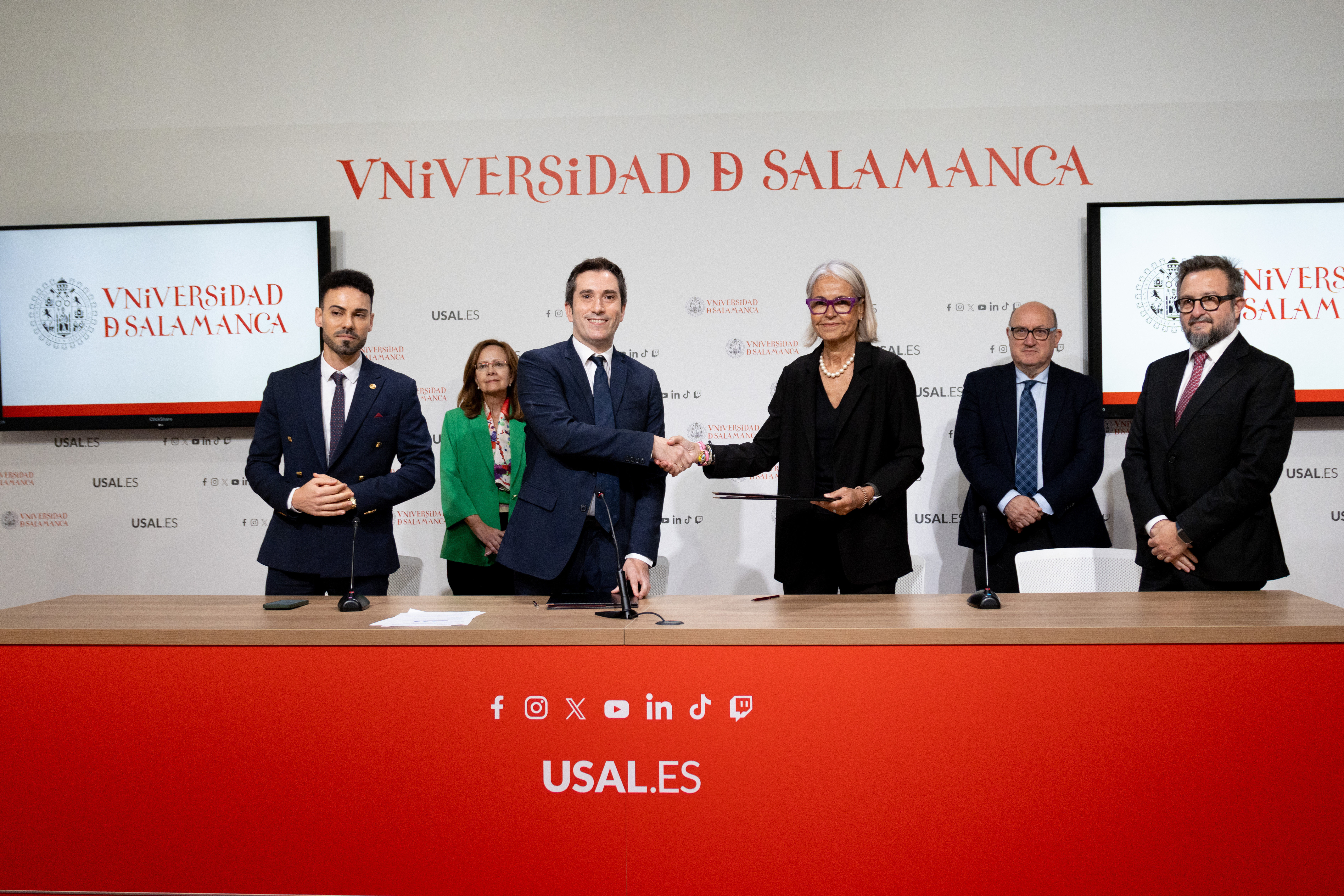 La Cátedra Klockner impulsará la innovación en biomateriales y tecnología odontológica