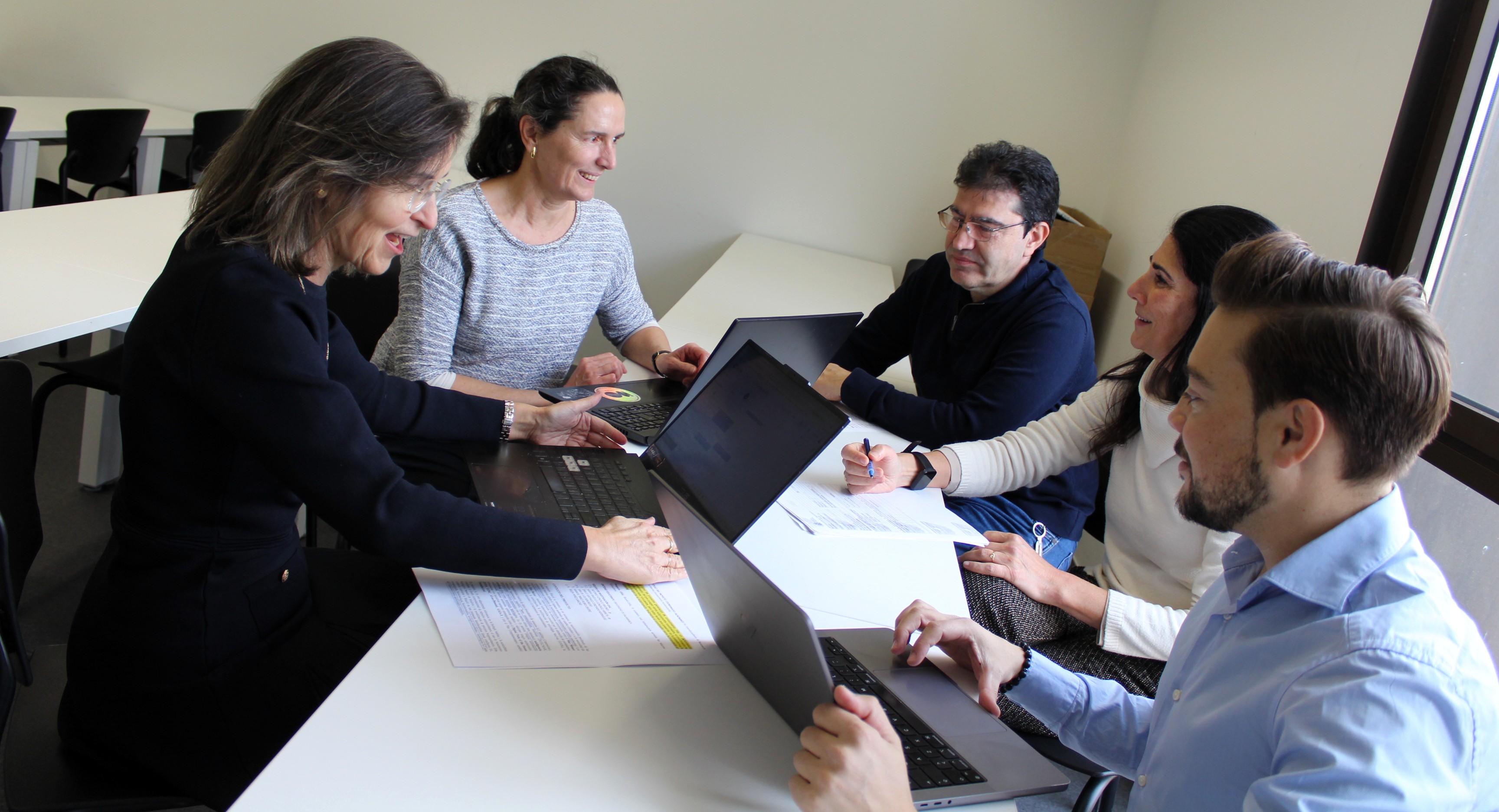 Los investigadores del proyecto BlueAI durante una reunión de trabajo en la Universidad de Salamanca. Los investigadores del proyecto BlueAI durante una reunión de trabajo en la Universidad de Salamanca.